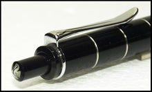 Učitajte sliku u preglednik galerije, PELIKAN - Kemijska olovka K250 Souveran - Black
